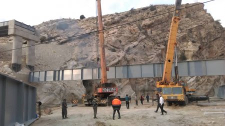 گزارش تصویری از تیرگذاری پل شهرستان لنده گزارش تصویری از تیرگذاری پل شهرستان لنده
