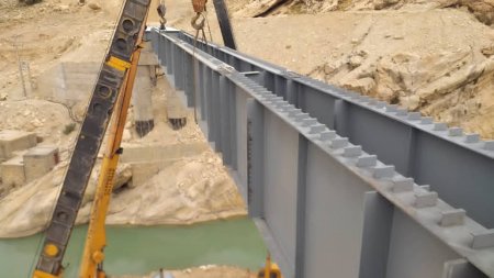 گزارش تصویری از تیرگذاری پل شهرستان لنده گزارش تصویری از تیرگذاری پل شهرستان لنده