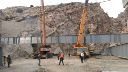 گزارش تصویری از تیرگذاری پل شهرستان لنده گزارش تصویری از تیرگذاری پل شهرستان لنده