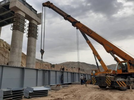 گزارش تصویری از تیرگذاری پل شهرستان لنده گزارش تصویری از تیرگذاری پل شهرستان لنده