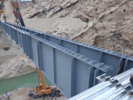 گزارش تصویری از تیرگذاری پل شهرستان لنده گزارش تصویری از تیرگذاری پل شهرستان لنده