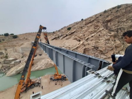 گزارش تصویری از تیرگذاری پل شهرستان لنده گزارش تصویری از تیرگذاری پل شهرستان لنده