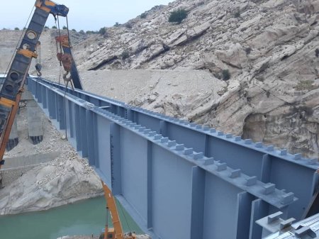 گزارش تصویری از تیرگذاری پل شهرستان لنده گزارش تصویری از تیرگذاری پل شهرستان لنده