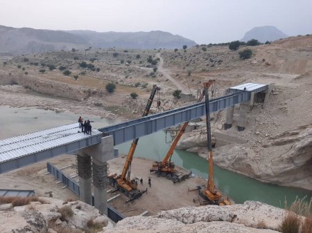 گزارش تصویری از تیرگذاری پل شهرستان لنده گزارش تصویری از تیرگذاری پل شهرستان لنده