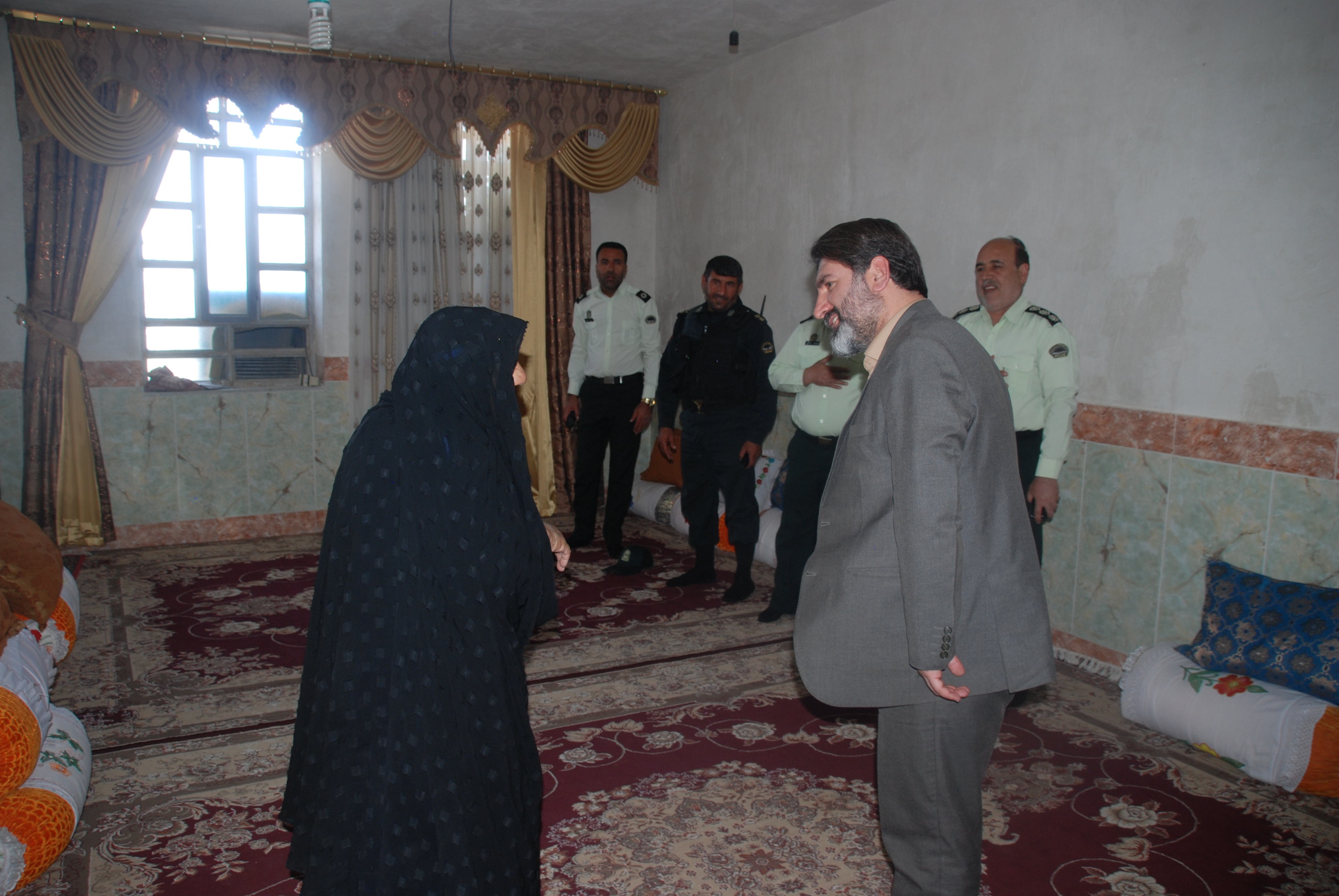در آخرین روز از هفته ی ناجا صورت گرفت:  دیدار رئیس بنیاد شهید و جانشین فرمانده نیروی انتظامی شهرستان کهگیلویه با شهدای روستای چغل