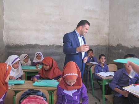 توزیع ۲۰۰ بسته آموزشی با اعتبار ۸۰ میلیون ریال در بین دانش‌آموزان چاروسا