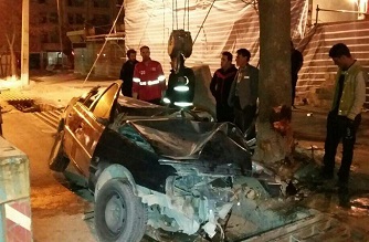 نجات جان سه مصدوم حادثه رانندگی توسط ماموارن آتش نشانی /عکس