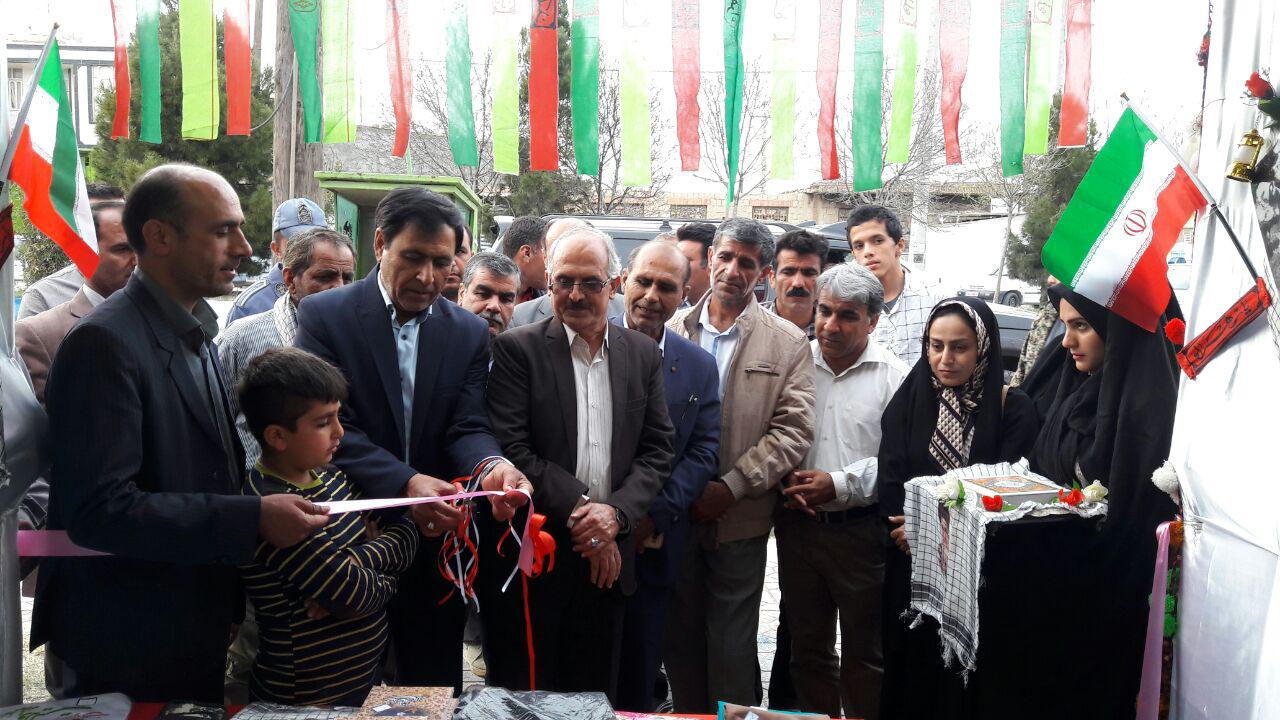 نمایشگاه نوروزی صنایع دستی با حضور فرماندار در شهر دهدشت افتتاح شد/گزارش تصویری
