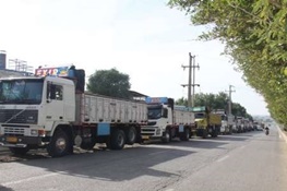 تجمع کامیونداران شیراز در اعتراض به محقق نشدن مطالباتشان