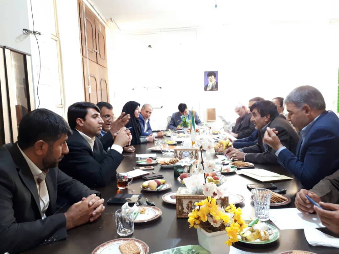 جلسه شورای شهر مادوان با مدیرکل آموزش پرورش استان ،شهرستان و سازمان نوسازی مدارس استان