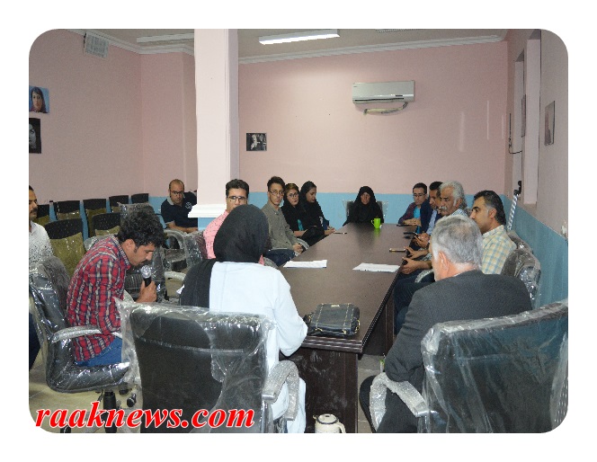 نشست نقد و بررسی کتاب «چرا پدر تو رو نمیزنه راممد؟» در دهدشت برگزار شد/تصاویر