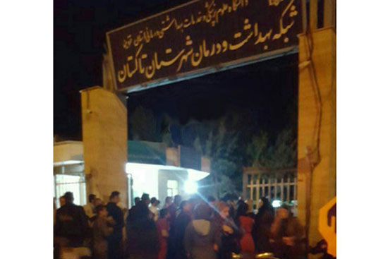 خون گیری مشکوک از دانش آموزان یک مدرسه موجب تحصن خانواده دانش‌آموزان شد