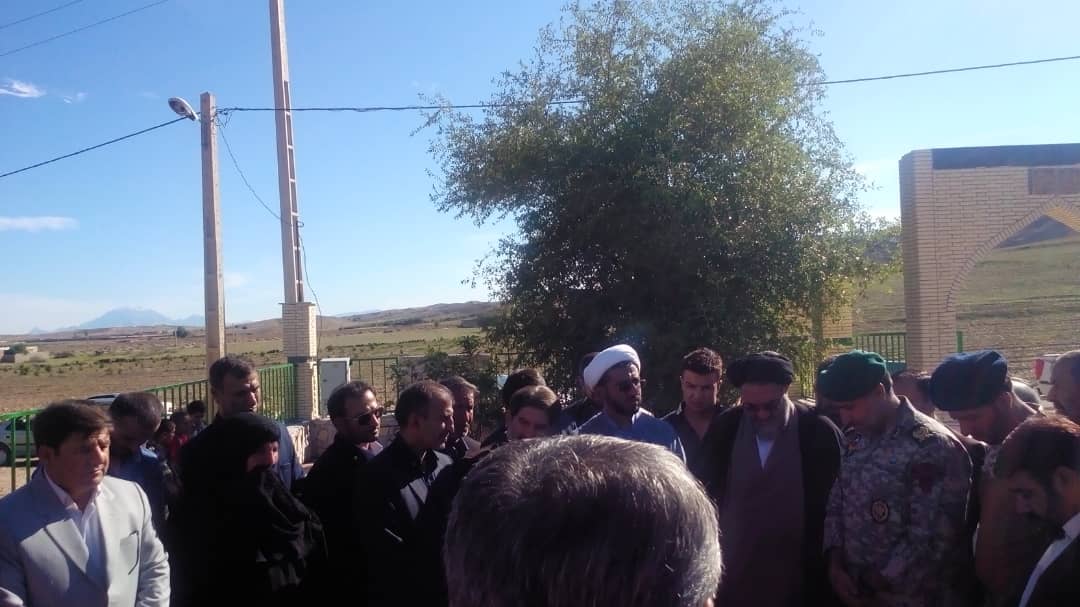 فرمانده تکاوران نیروی دریایی ارتش در جمع مردم دهستان راک :شهیدجهانتاب از نیروهای جوان،رشید وباغیرت نیروی دریایی ارتش بود