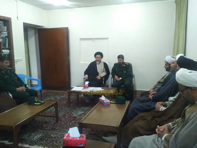 دیدار فرمانده و کارکنان سپاه فتح با آیت الله ملک حسینی/تصاویر
