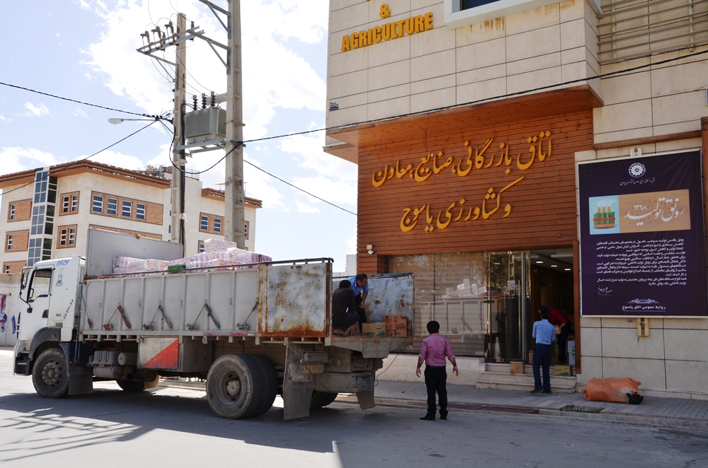 گزارش تصویری ارسال کمک های بخش خصوصی استان به مناطق سیل زده کشور