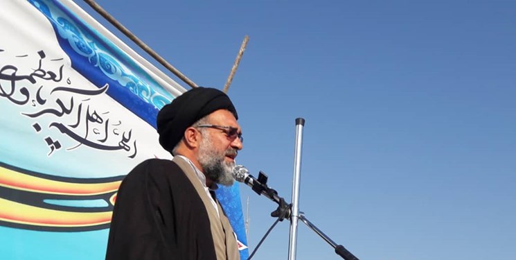 انتقاد امام جمعه دهدشت از استاندار