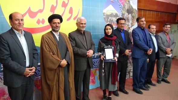 هنرجوی کهگیلویه وبویراحمدی رتبه اول جشنواره مهارتهای هنری کارودانش کشور را کسب کرد