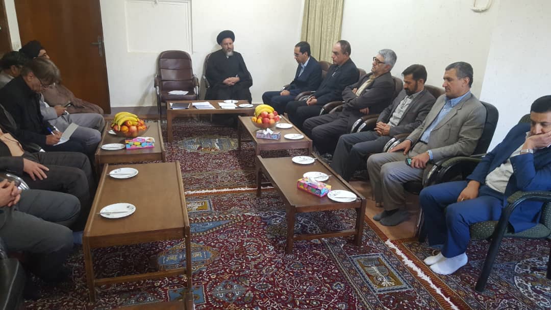 در دیدار سرپرست سازمان صنعت، معدن وتجارت کهگیلویه و بویراحمد با نماینده  ولی فقیه در استان عنوان شد: سهل انگاری در  راه  اندازی معدن فسفات چرام ونیترات دیشموک به صلاح نیست 