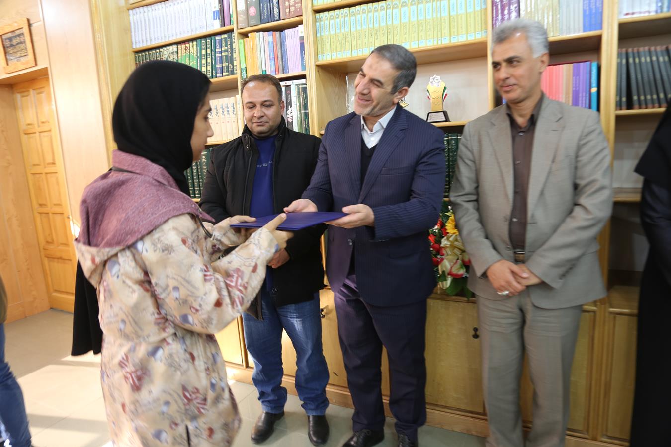استاندار کهگیلویه وبویراحمد از مدال آوران هم استانی در مسابقات آسیایی تجلیل کرد/تصاویر
