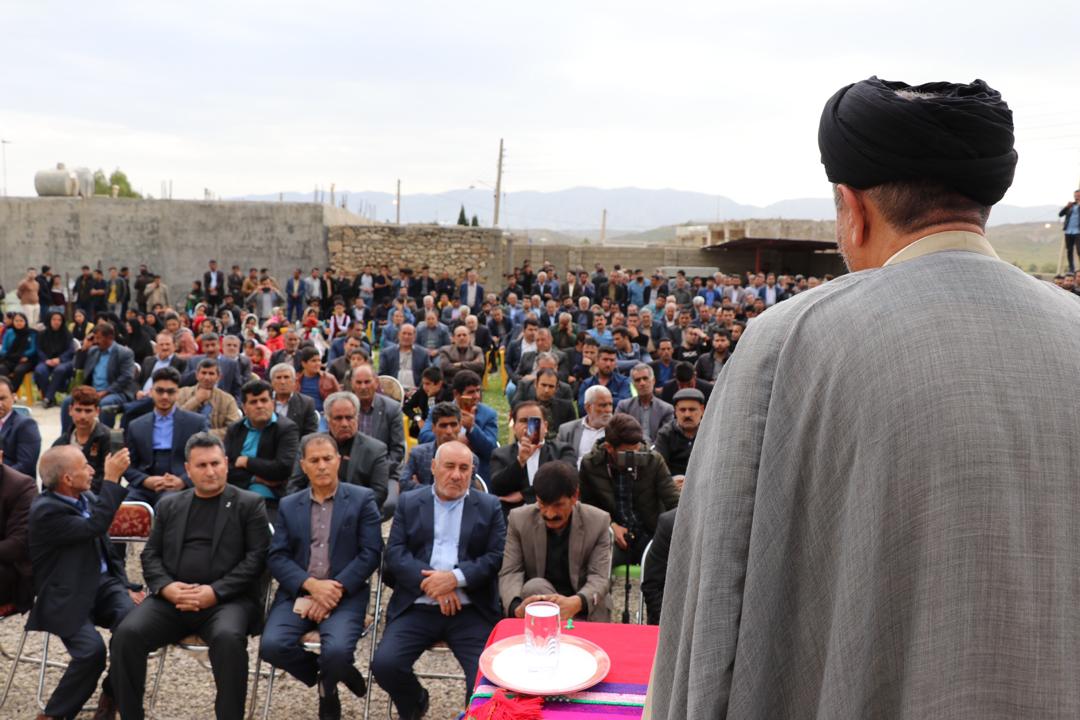 سید محمد موحد در جمع مردم روستای برج بهمنی:هر کسی را مردم انتخاب کردند ما هم دست مردم را می‌بوسیم