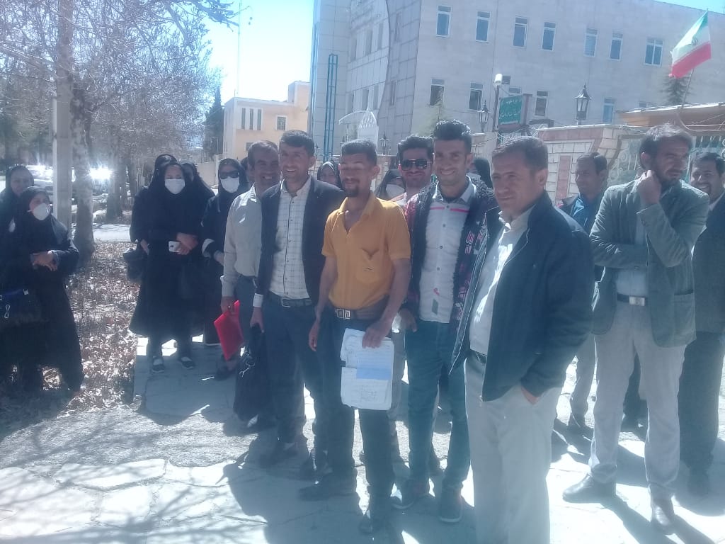 تجمع آموزشیان نهضت سواد آموزی استان جلوی استانداری و اداره کل آموزش و پرورش استان=تصاویر