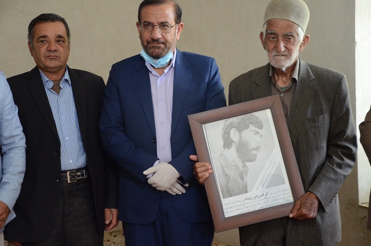 در دیدار «مهدی روشنفکر» با پدر معلم شهید کرامتالله ایزدپناه مطرح شد: 10 پرسش منتخب مردم بویراحمد و دنا از وزارت آموزش و پرورش