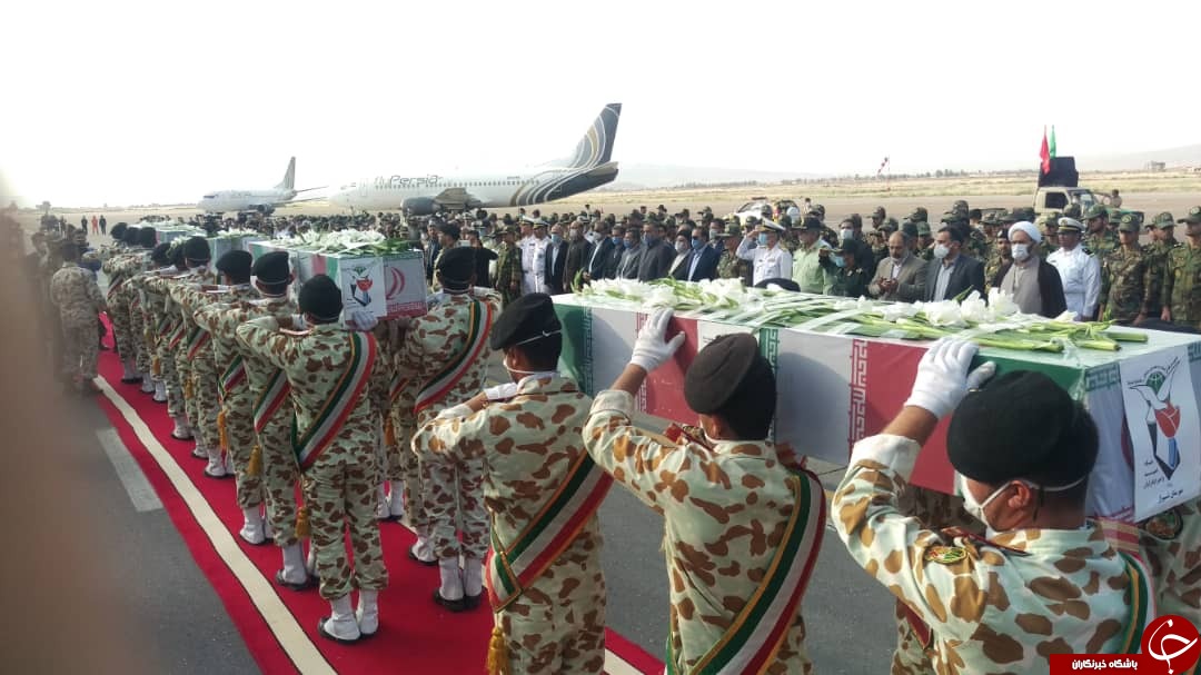 استقبال از پیکر مطهر ۴ شهید در فرودگاه شهید دستغیب شیراز