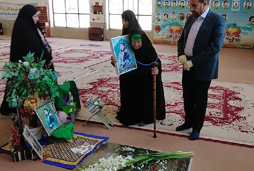 بدرقهای متفاوت"؛ مادر منتظر فرزند انقلاب را بدرقه کرد + تصاویر