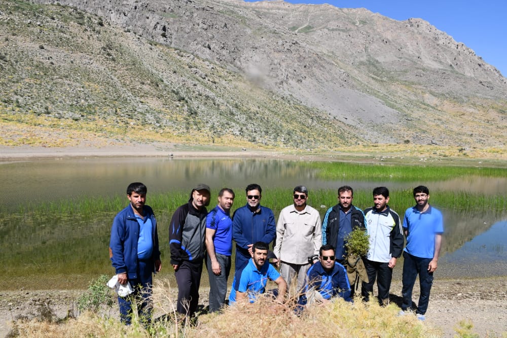 گزارش تصویری از کوهپیمایی فرمانده و نیروهای سپاه فتح در ارتفاعات دنا استان کهگیلویه و بویراحمد