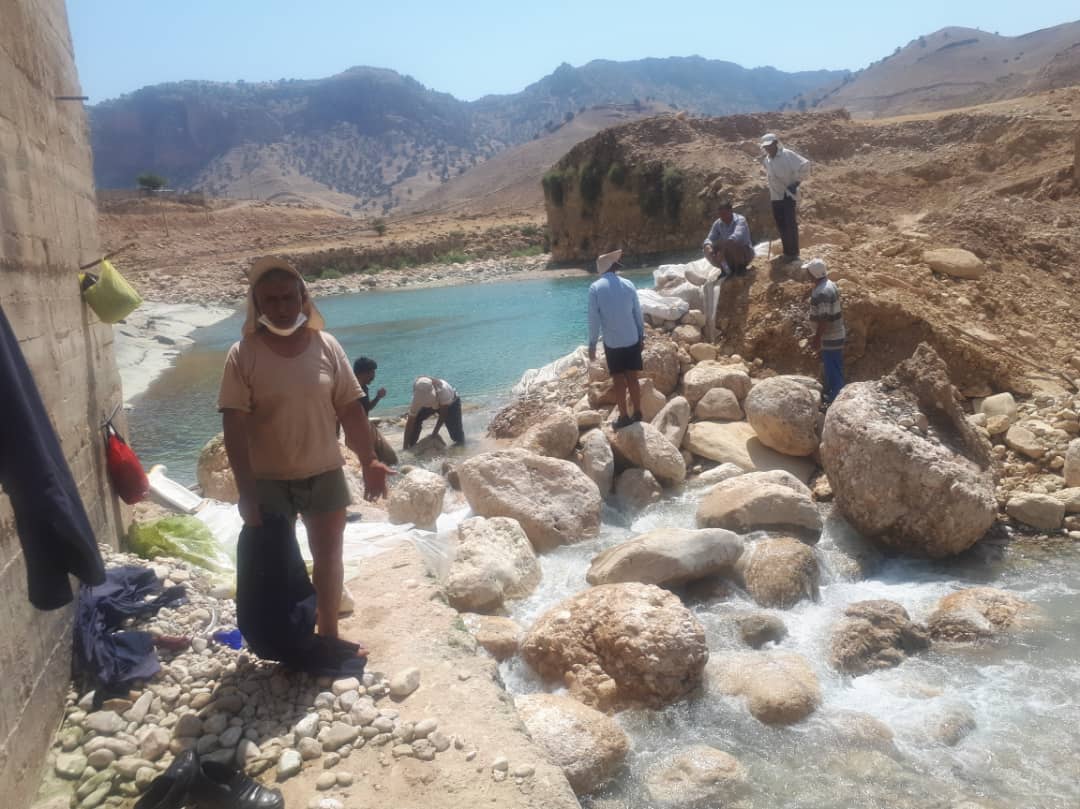 تقاضای کمک کشاورزان از فرماندار/ برای جلوگیری از  بروز بحران و خسارات جبران ناپذیر در دشمن زیاری فقط ۲۴ ساعت فرصت وجود دارد* /  *زندگی کشاورزان تحت الشعاع یک حادثه*
