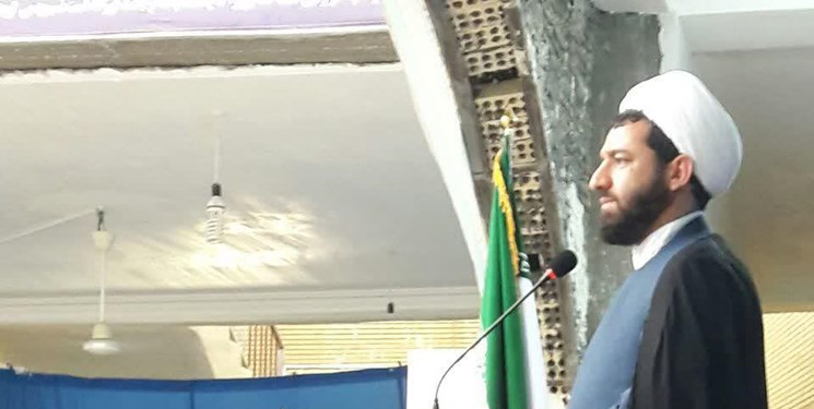 امام جمعه دهدشت:وضعیت بهداشت شهر اسفبار است بوی تعفن همه را برداشته شهر تبدیل به زباله دان شده است