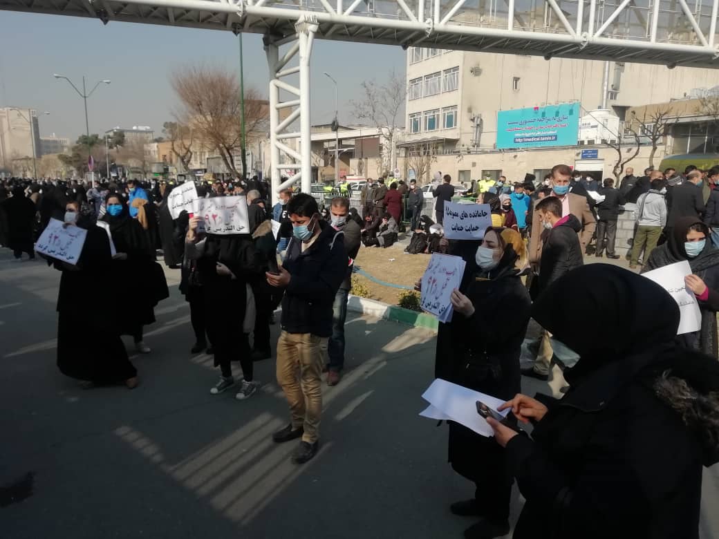 تجمع نیروهای غیرفعال نهضتی قبل از ۹۲ جلوی مجلس شورای اسلامی/تصاویر