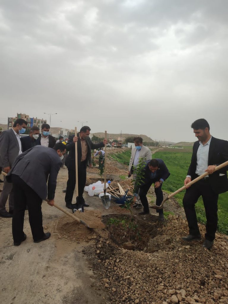 به مناسبت روز درختکاری؛ طرح هر شهروند یک نهال در دوگنبدان اجرایی شد