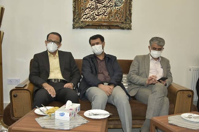 دیدار سرپرست دانشگاه علوم پزشکی و جمعی از مسئولین دانشگاهی با خانواده شهید مدافع سلامت مرحوم دکتر محمد زارعی
