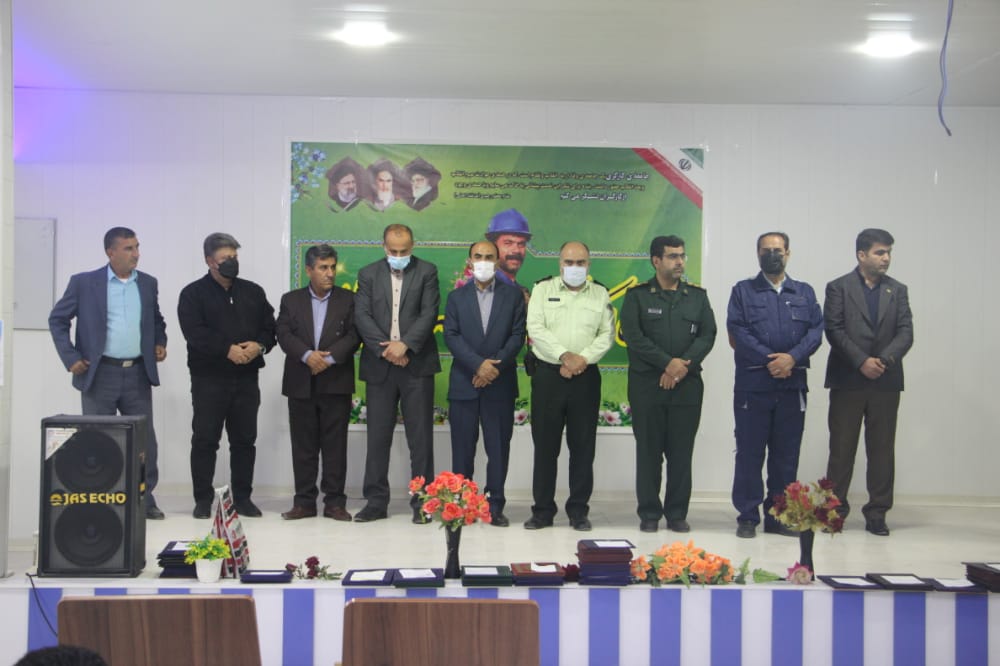 مراسم تجلیل از کارگران نمونه شهرستان کهگیلویه برگزار شد+تصاویر