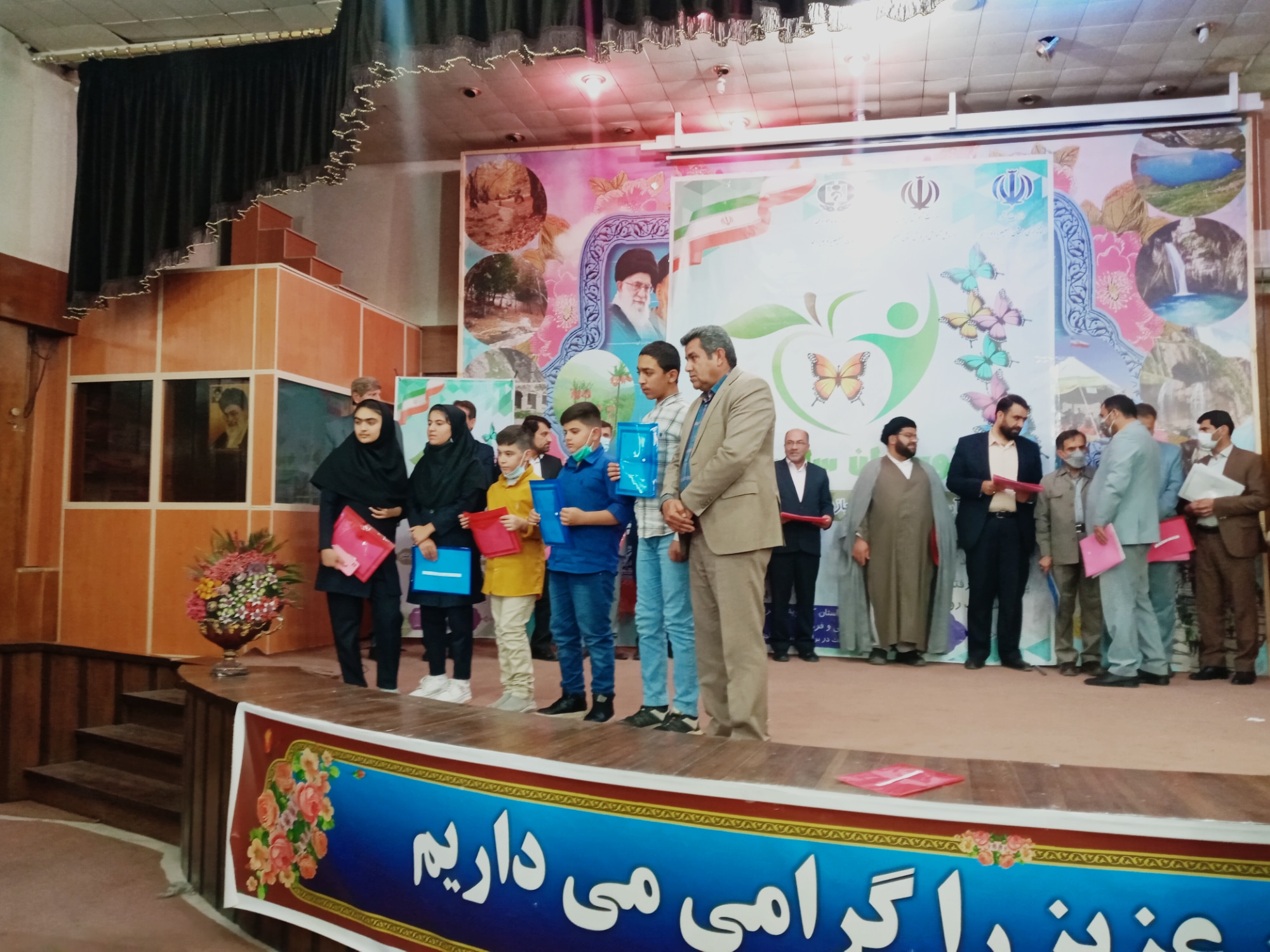 یکی از محور های اساسی سالم سازی جامعه، الگو دادن به نوجوانان است