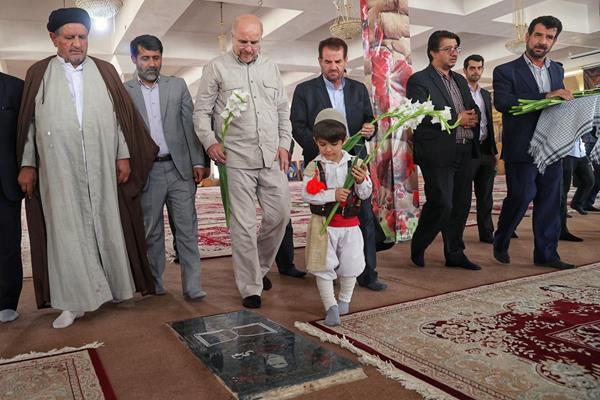 حضور دکتر محمد باقر قالیباف در گلزار شهدای یاسوج/تصاویر