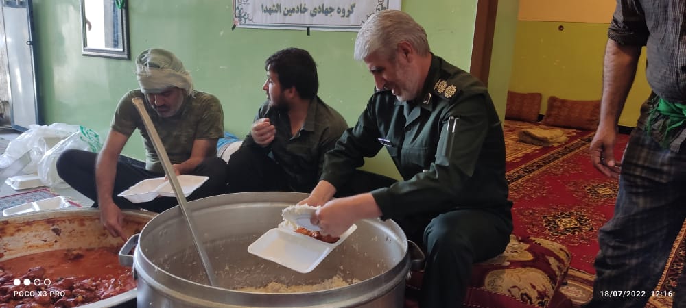 پخت و توزیع بیش از 500 پُرس غذای گرم توسط گروه جهادی خادمین الشهداء دهدشت/تصاویر