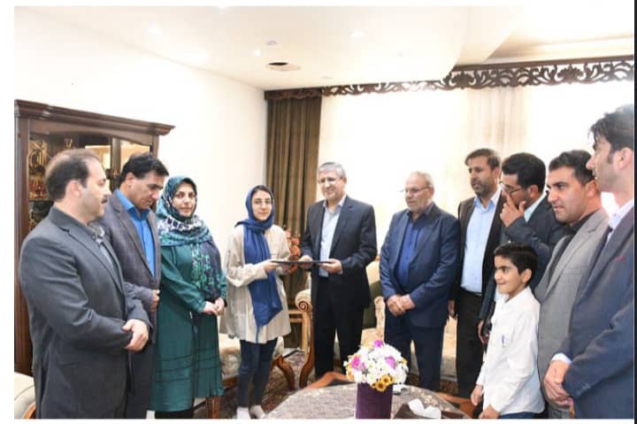 دیدار شهردار یاسوج با نفر اول کنکور
