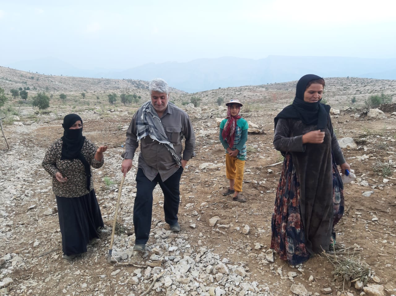 سیل به ساورز هم رحم نکرد /۲۴ساعت در ارتفاعات ساورز با عشایر/دلجویی فرماندار چرام  از عشایر سیل زده‌ی تیزاب، بایار و ساورز/حضور و بررسی مشکلات تک تک عشایر/تصاویر