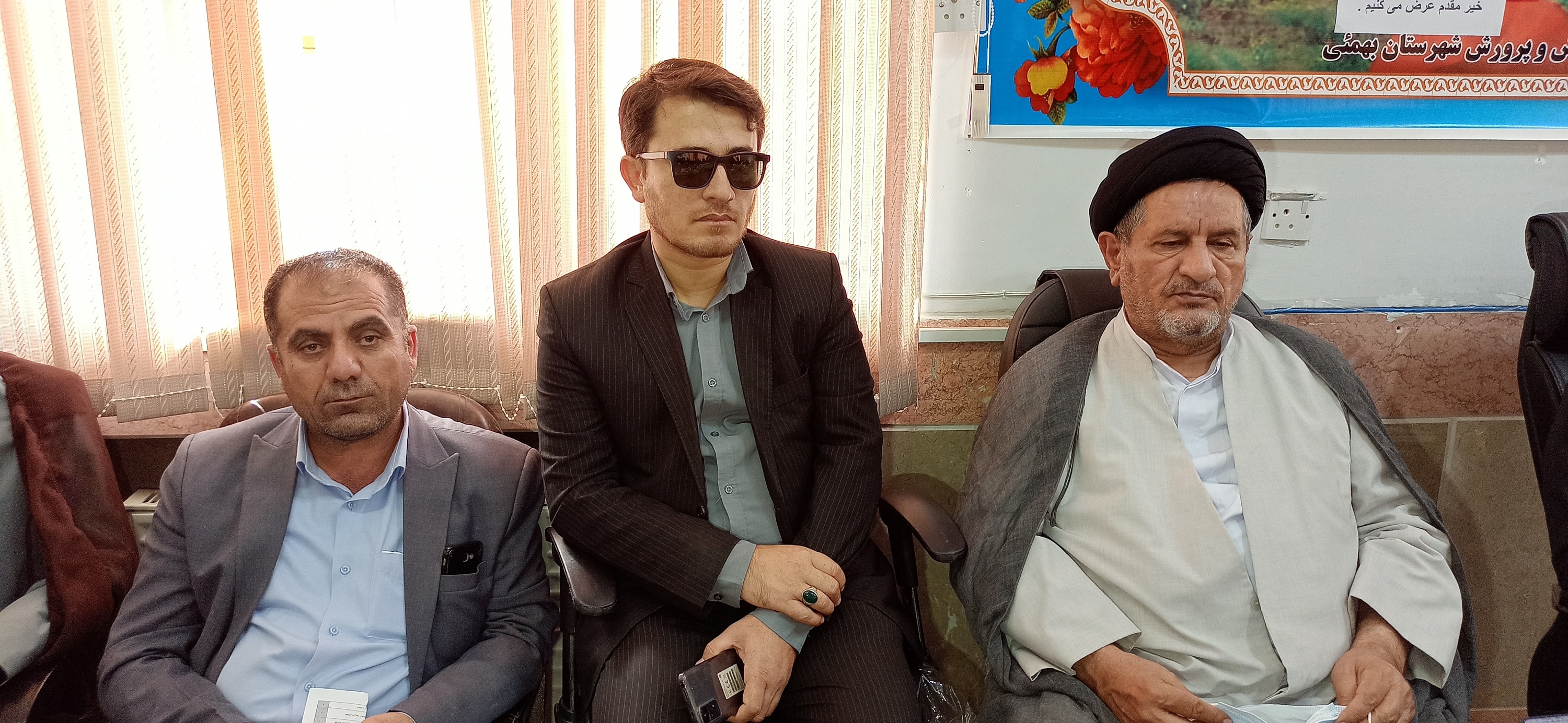 حجت الاسلام موحد در دیدار کارکنان و جمعی از فرهنگیان آموزش و پرورش بهمئی:  برای تامین تجهیزات، فضای آموزشی، ورزشی  و رفع مشکلات اداره آموزش و پرورش بهمئی تلاش مضاعف خواهیم کرد