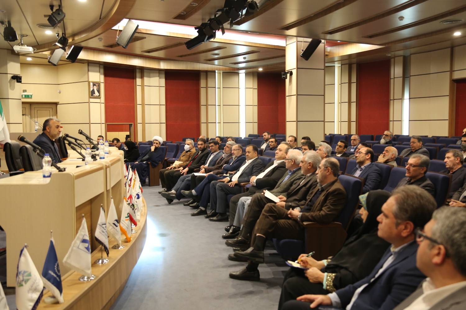 یک کهگیلویه و بویراحمدی مدیرعامل هلدینگ ساختمانی معلم شد/تصاویر تودیع و معارفه