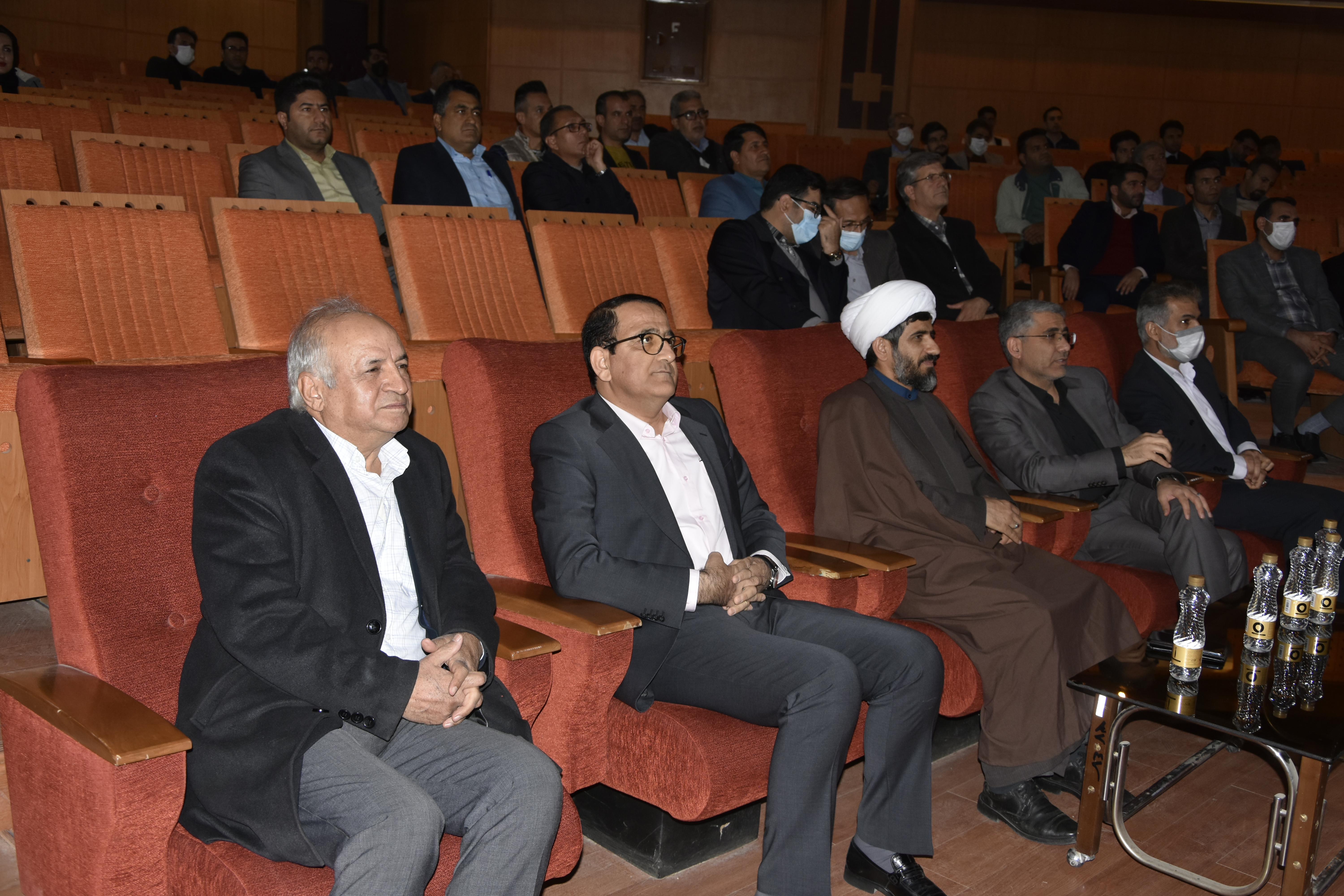 برگزاری آیین تجلیل از پژوهشگران و پژوهشیاران برتر دانشگاه علوم پزشکی یاسوج با حضور دکتر غلام نژاد واعضای هیئت رئیسه دانشگاه/تصاویر