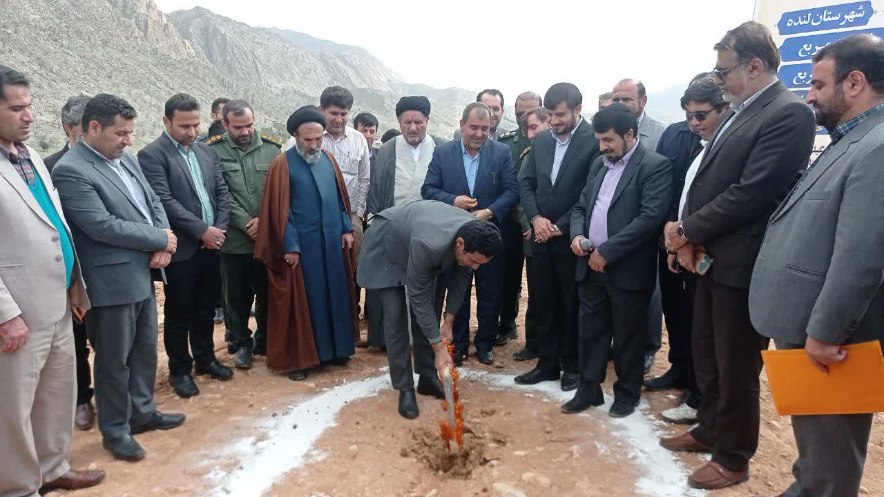 کلنگ زنی فرهنگسرای لنده پس از یک دهه بلاتکلیفی/ درخشان: نبود زیر ساخت فرهنگی هنری از خلأ های جدی لنده است