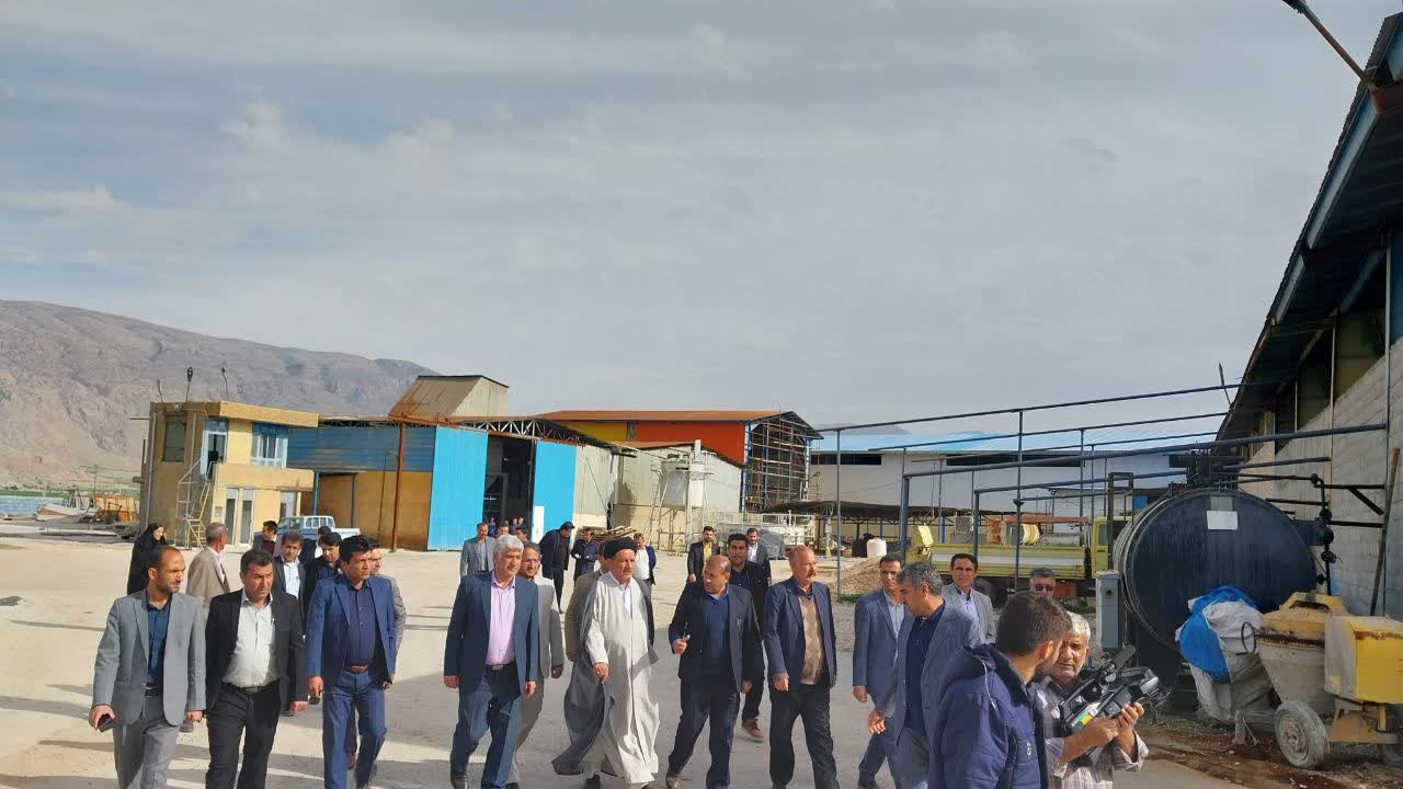 بازدید نماینده مردم شهرستان های کهگیلویه،بهمئی،چرام و لنده در مجلس شورای اسلامی از شرکت تعاونی صنعتی و معدنی دنا شهرستان چرام/تصاویر