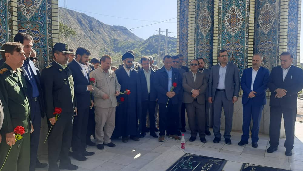 تجدید میثاق استاندار کهگیلویه و بویراحمد با شهدای گمنام شهرستان لنده/تصاویر