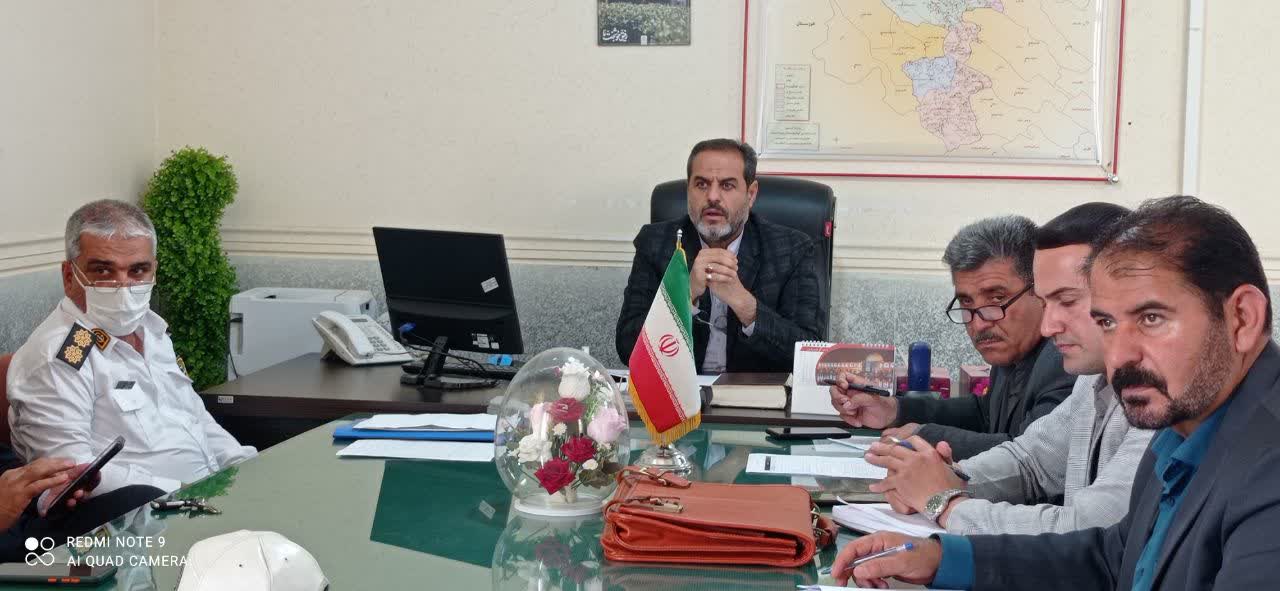 گله مندی فرماندار کهگیلویه از چاله های خیابانی شهر دهدشت