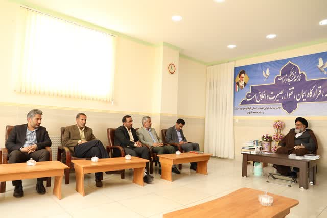 دیدار مدیرکل و معاونین اداره کل فرهنگ و ارشاد اسلامی استان کهگیلویه و بویراحمد با امام جمعه و نماینده ولی فقیه در استان