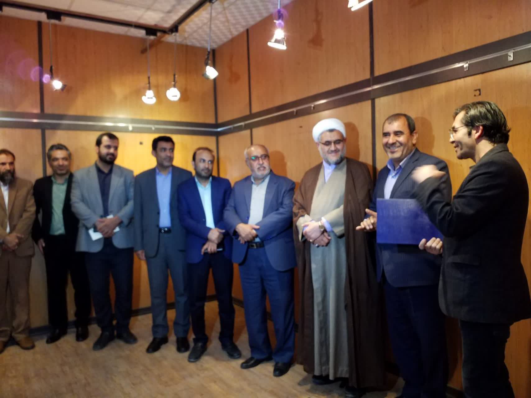 تجلیل و تقدیر از خدمات هنرمند گرافیست برجسته استانی استاد فرود عباسی