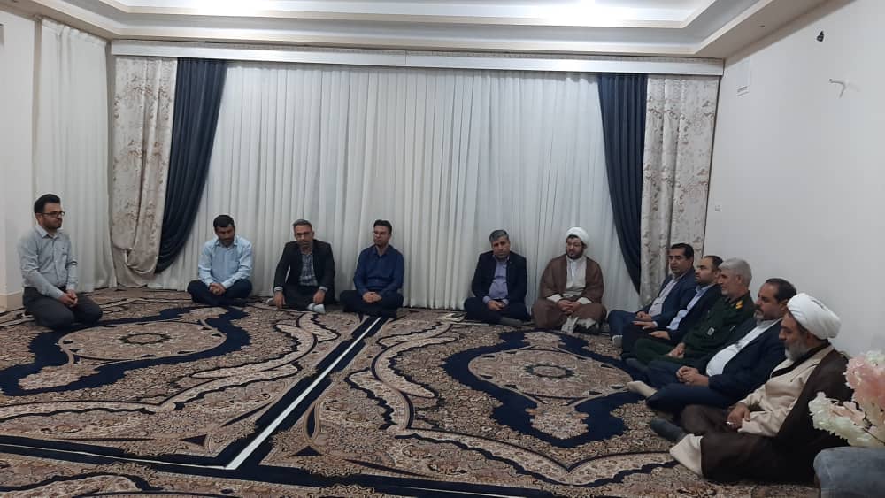 به مناسبت هفته قوه قضائیه انجام شد:  دیدار اعضای شورای تامین شهرستان کهگیلویه با خانواده شهدا و ایثارگر شاغل در دادگستری/تصاویر